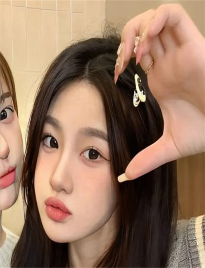 个人的《大屁股晚餐女士》伏笔运用：前后呼应与细节铺垫